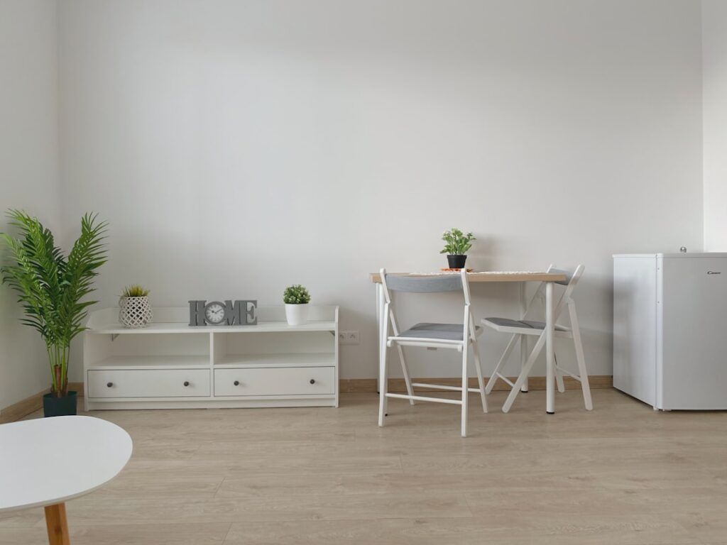 Curtain Rods That Do Not Require Drilling (And the One That Fell Down Anyway) - rented spaces